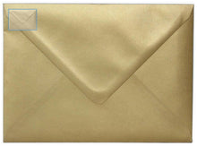 Load image into Gallery viewer, Floral Foiled Daughter Card - Luxury A6 Greeting Card with Gold Envelope