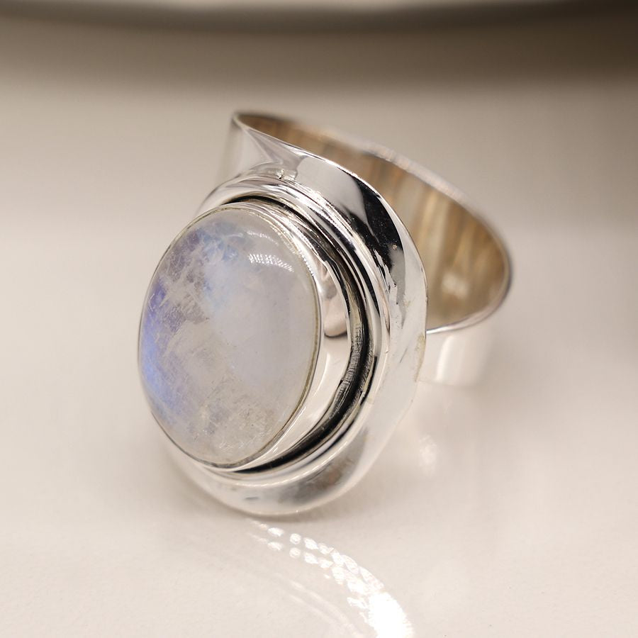 Pom - Chunky Sterling silver adjustable moonstone cabachon ring - size 59 (large)