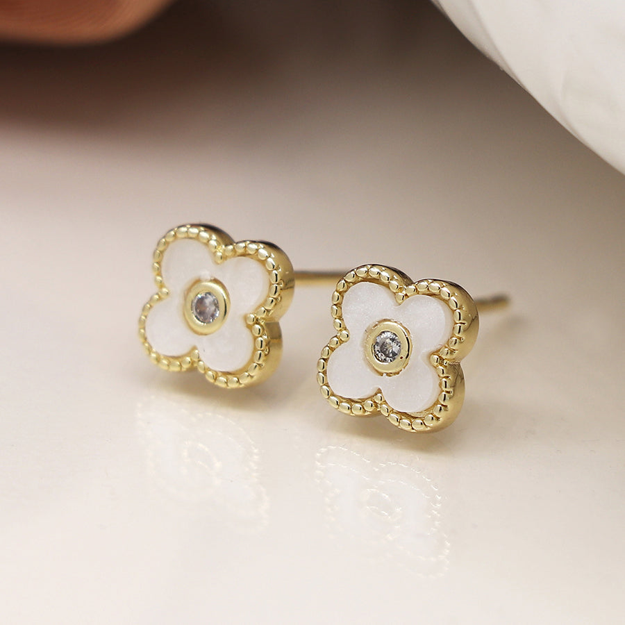 Pom - faux gold/white small quatrefoil studs