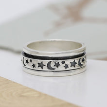 Load image into Gallery viewer, Pom - moon/star spinning ring - (59) large
