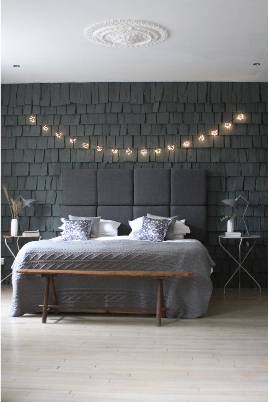 Starburst Light Chain Black (Mains Plug In)